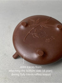 Joint traces from attaching the bottom slab (di pian) during fully handcrafted teapot