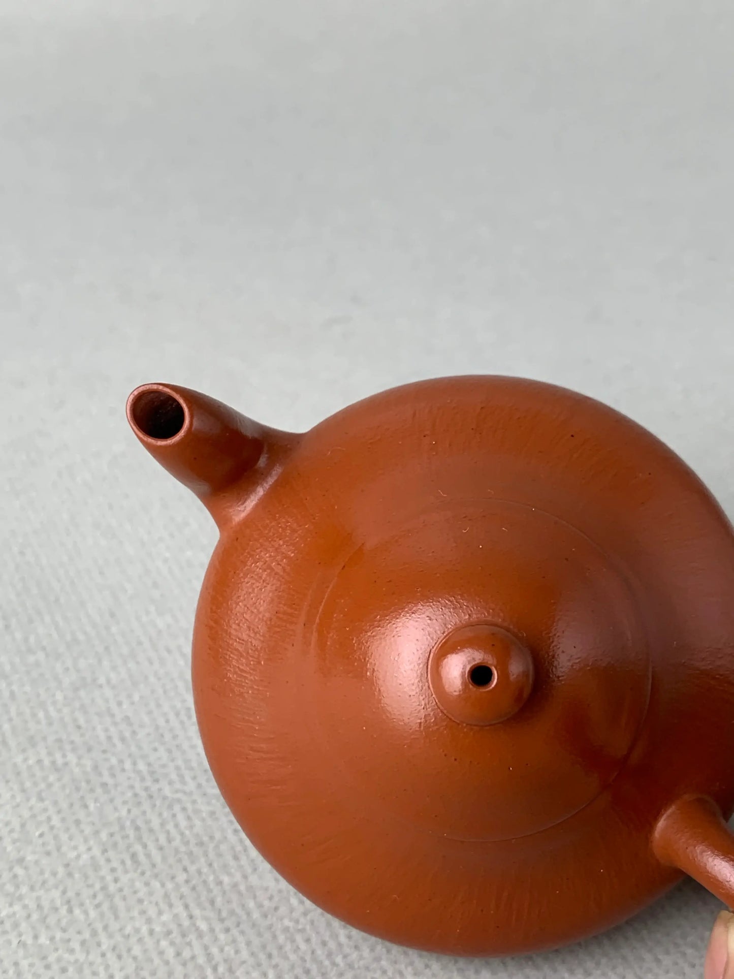 Overhead view of the spout’s handcrafted craftsmanship details