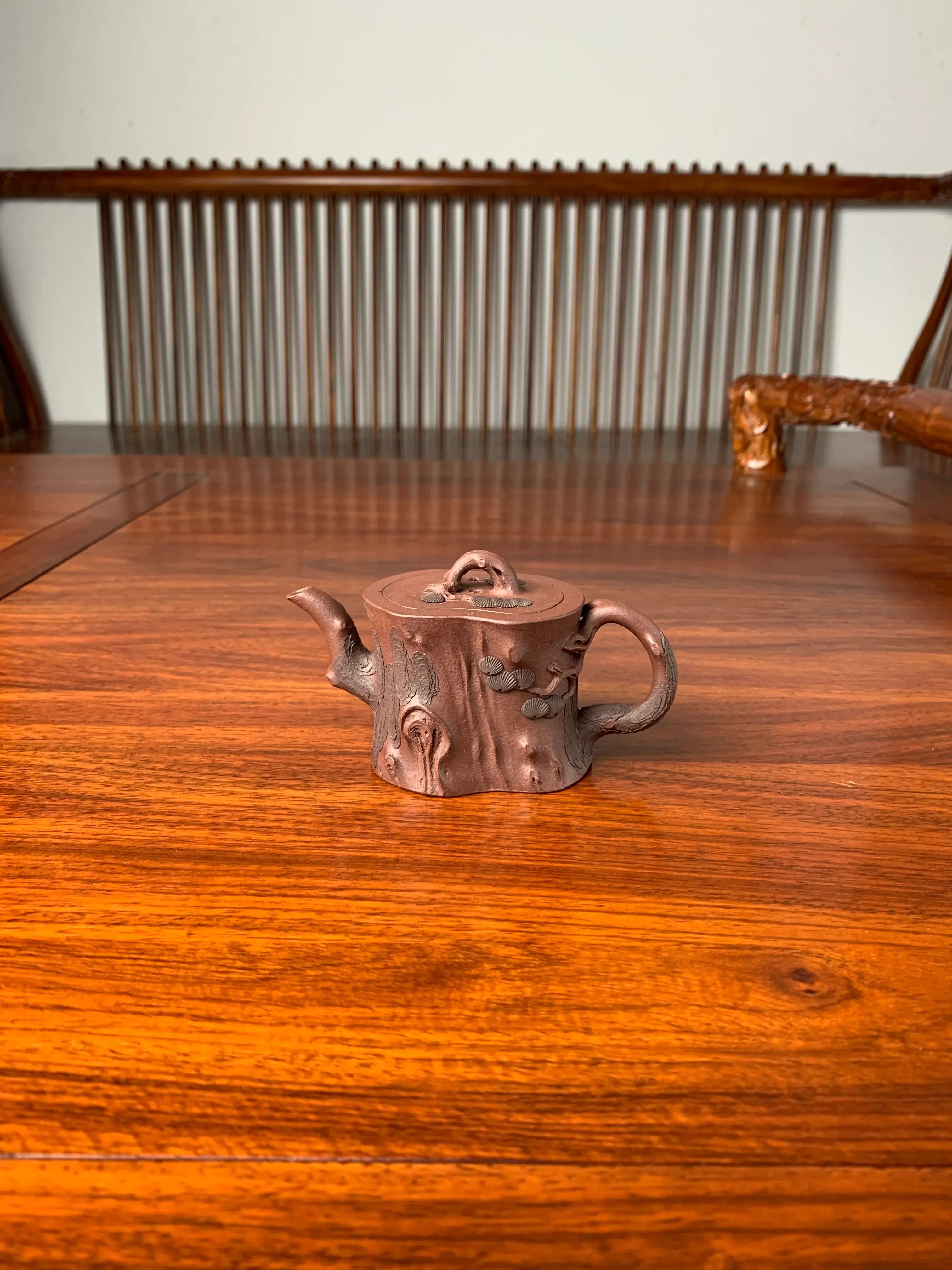the front view of the beautiful teapot named pine tree
