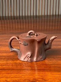 Back view of this beautiful teapot named pine tree