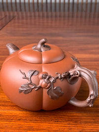 Close up photo of the teapot body