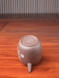 the bottom of the handmade yixing teapot named da bin lian zi