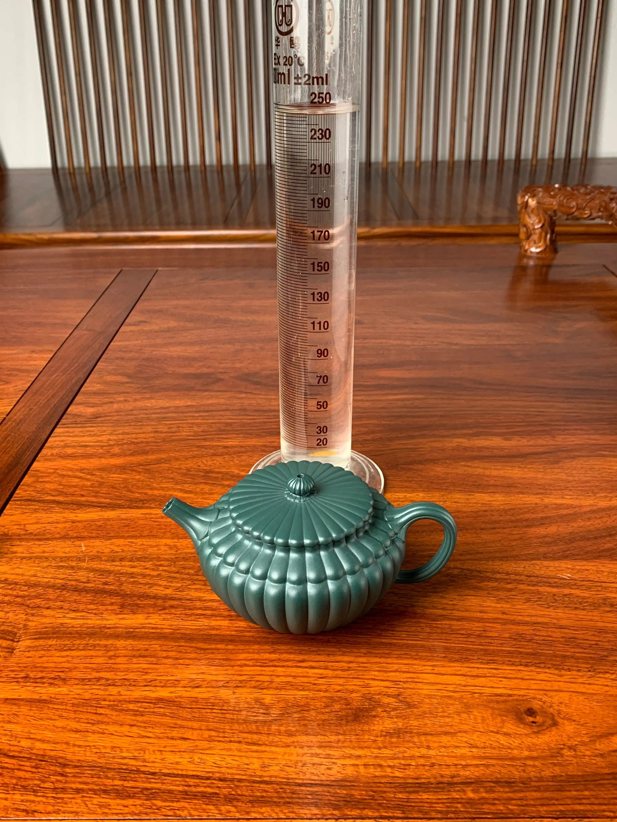 the capacity of the teapot zisha yun bian is 245ml