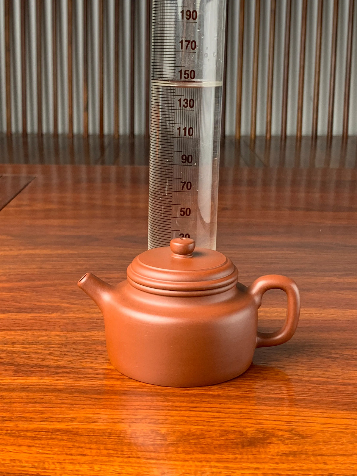 the capacity of the collectible teapot is 146ml