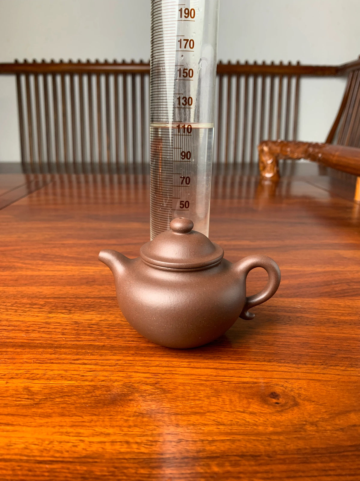 the capacity of the yixing zisha teapot is 116ml
