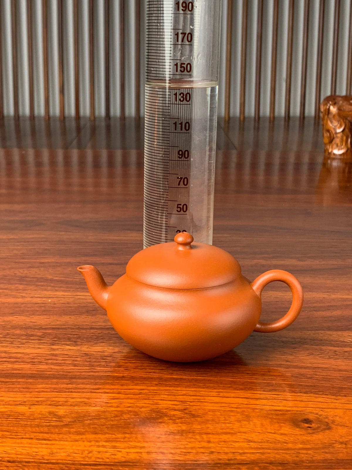 the capacity of the handmade yixing teapot is 140ml