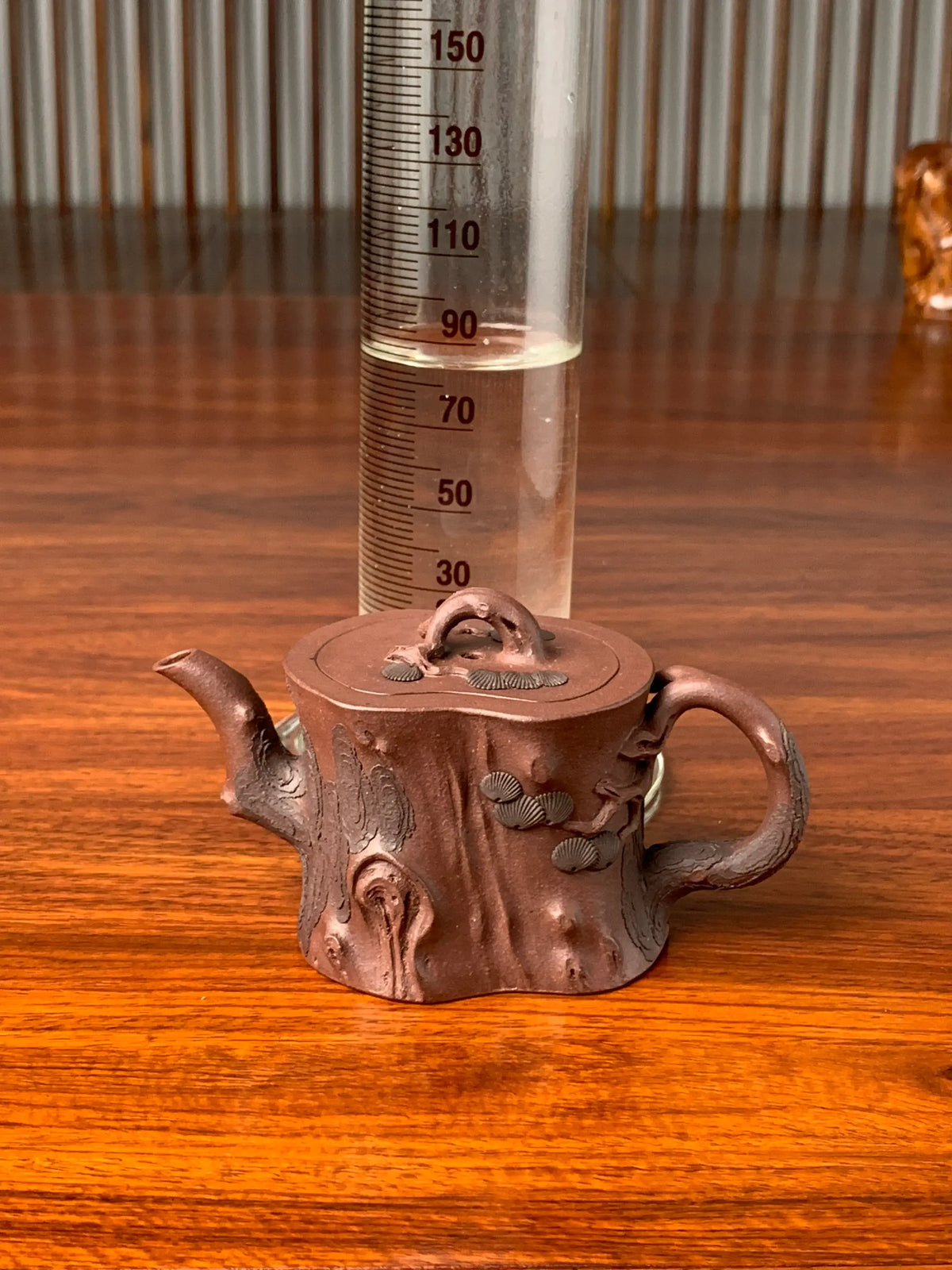 the capacity of the beautiful teapot is 85ml