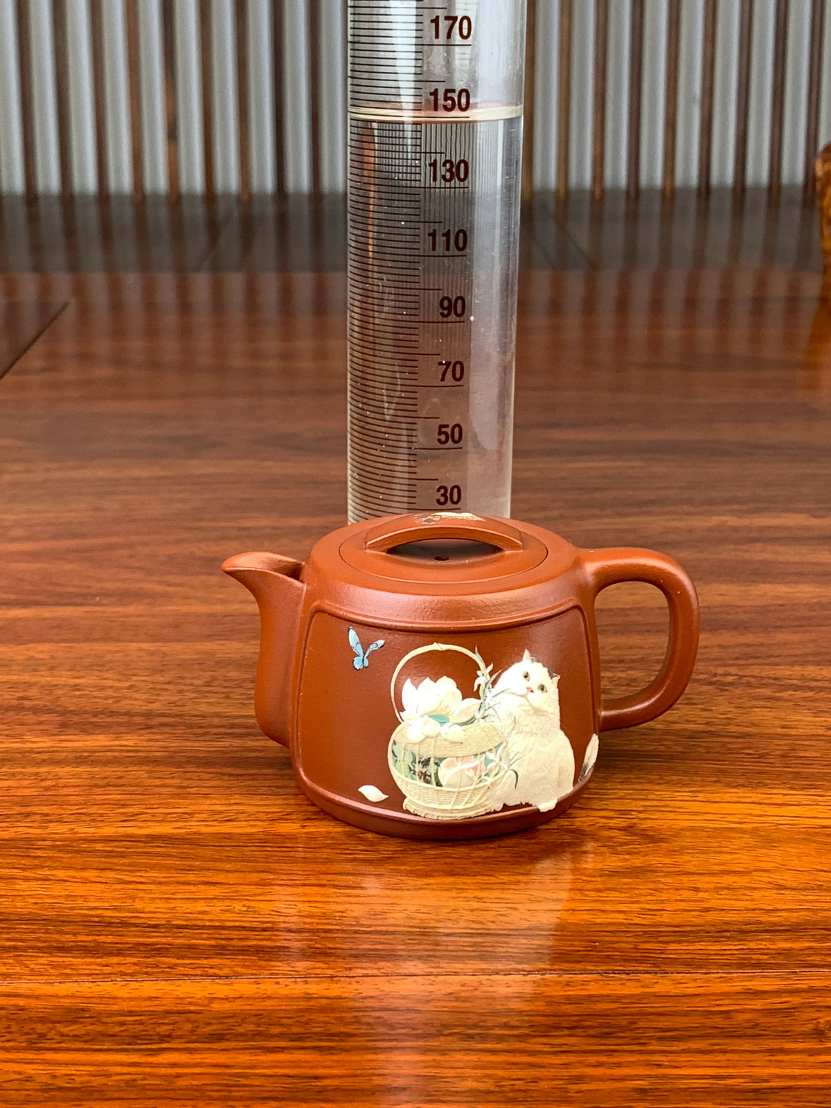 the capacity of the teapot is 150ml