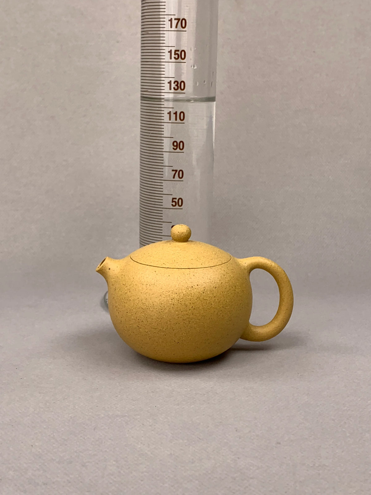 the capacity of the yixing tea pots xi shi is 125ml