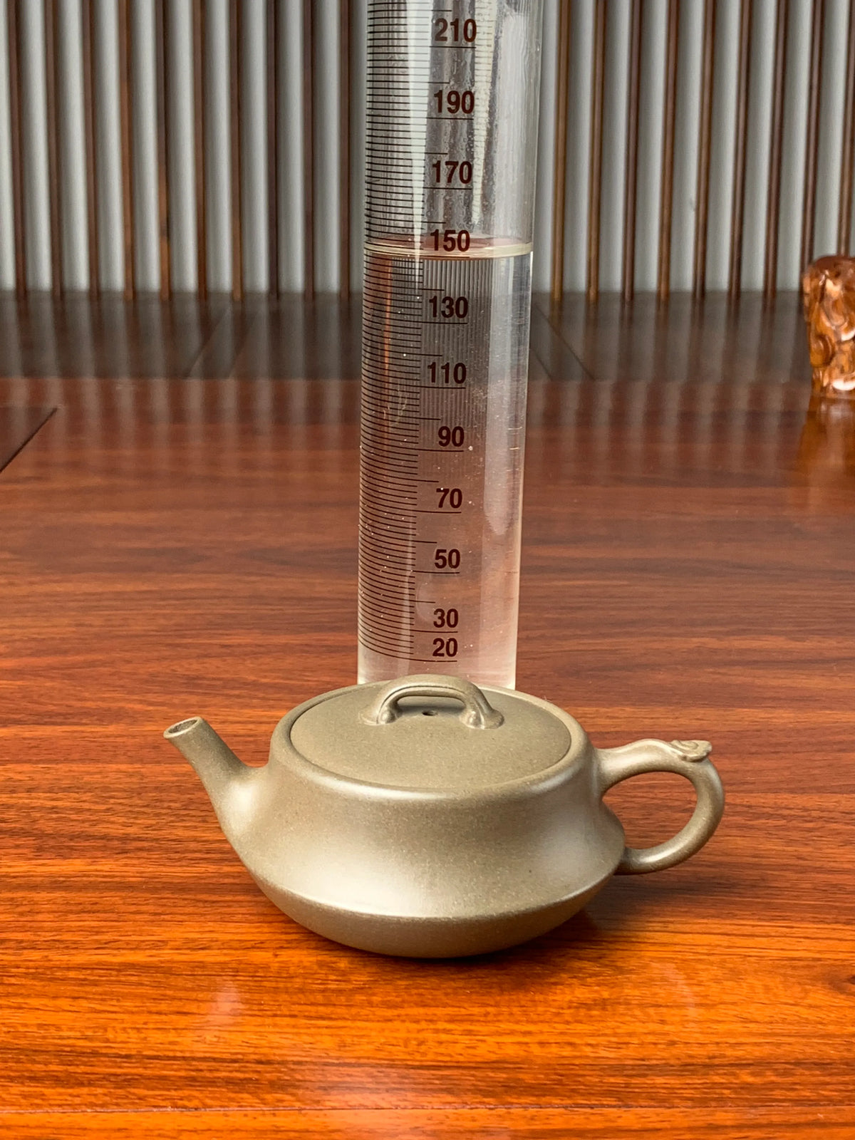 the capacity of the teapot artwork is 150ml