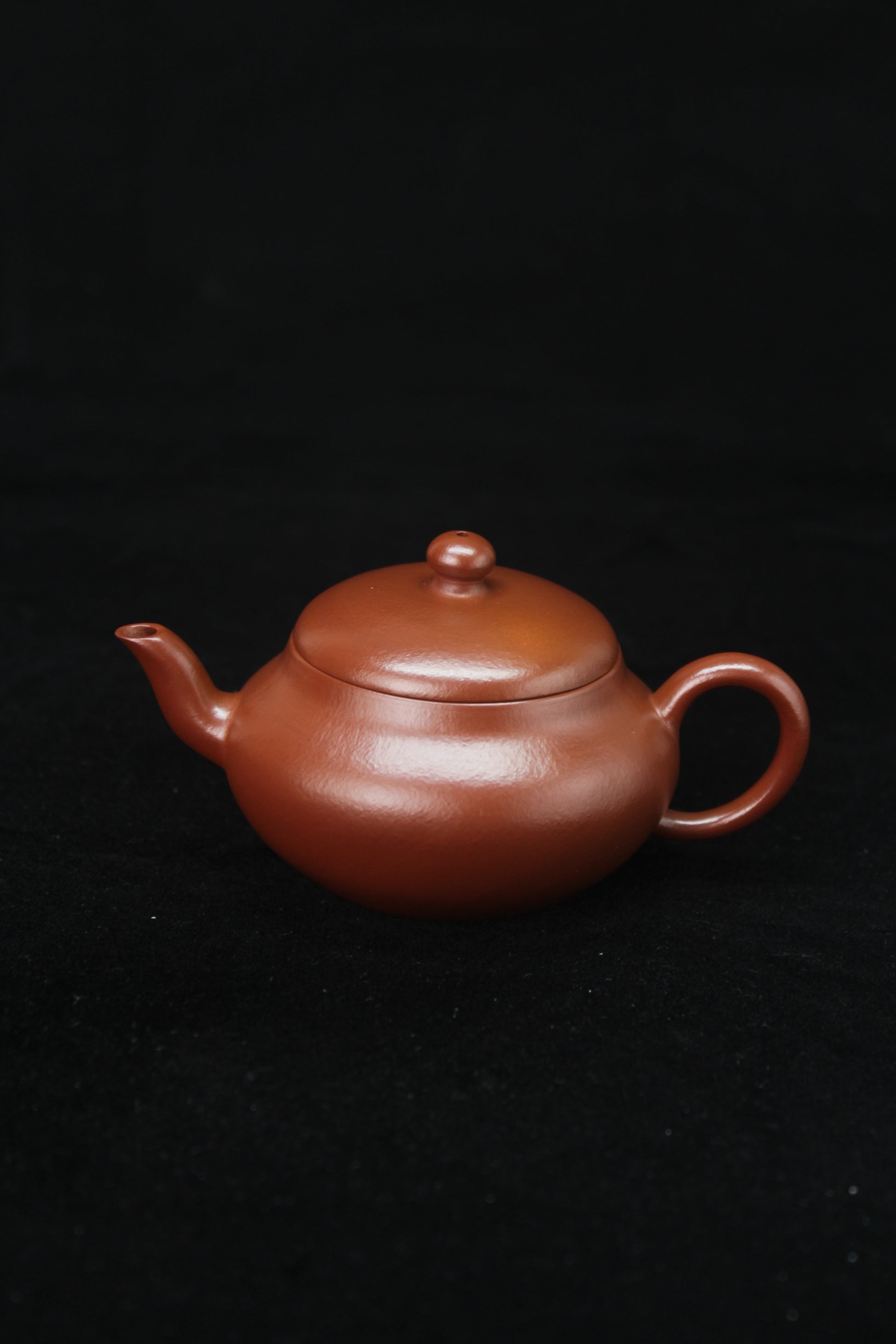 Clay teapot handmade with purple clay from zisha art galley