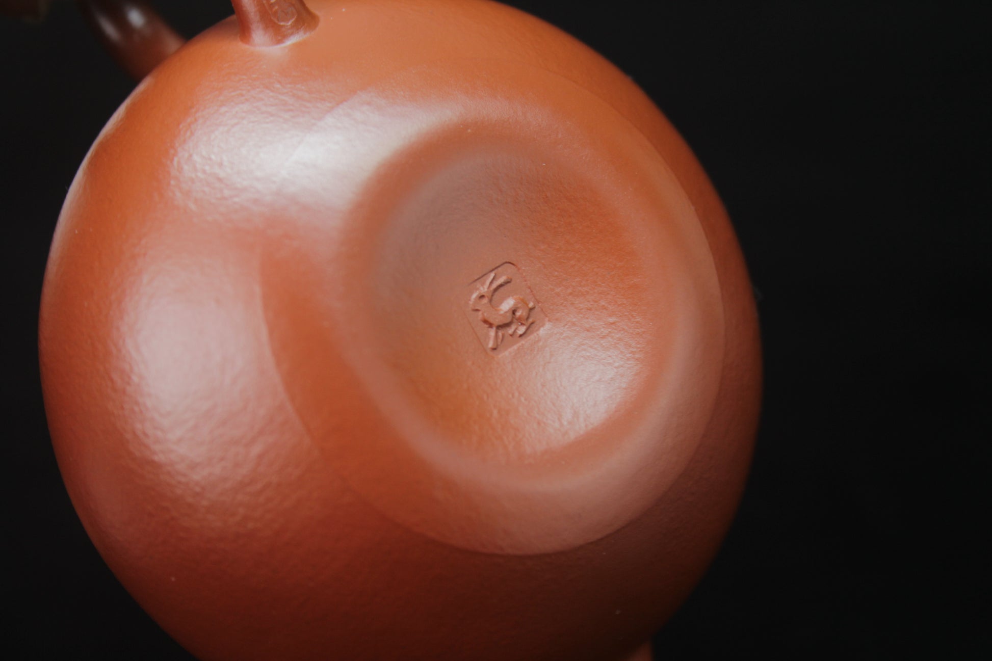 Bottom detail of Clay teapot handmade with purple clay from zisha art galley