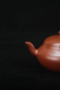 Mouth of Clay teapot handmade with purple clay from zisha art galley