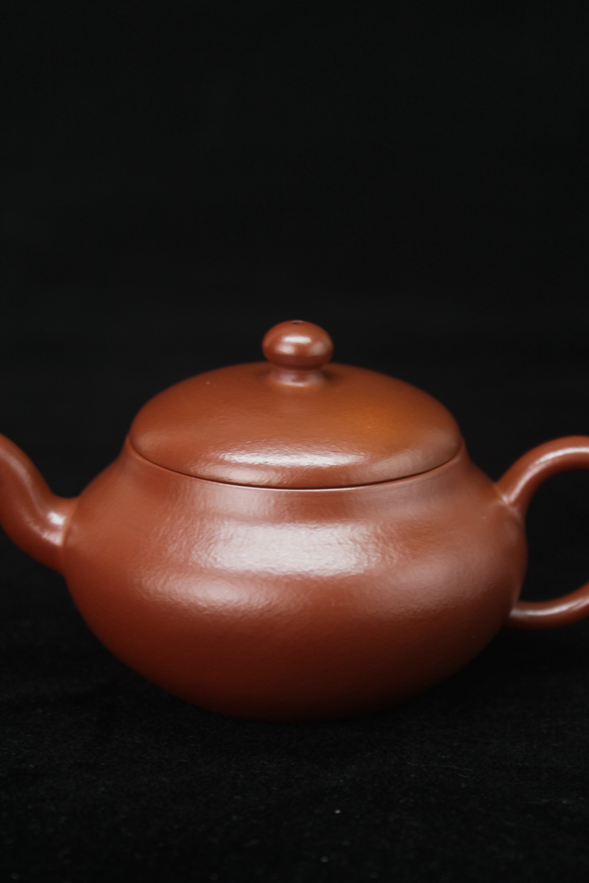 Lid details of Clay teapot handmade with purple clay from zisha art galley