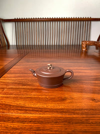 collectible teapot named Yu lun qing shi fully handmade by teapot master Qian Xiaojun from zisha art gallery