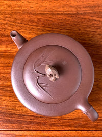 Overhead view of the teapot showing the handle, spout, lid, and knob