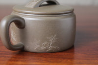 Pattern details of the collectible teapot han wa