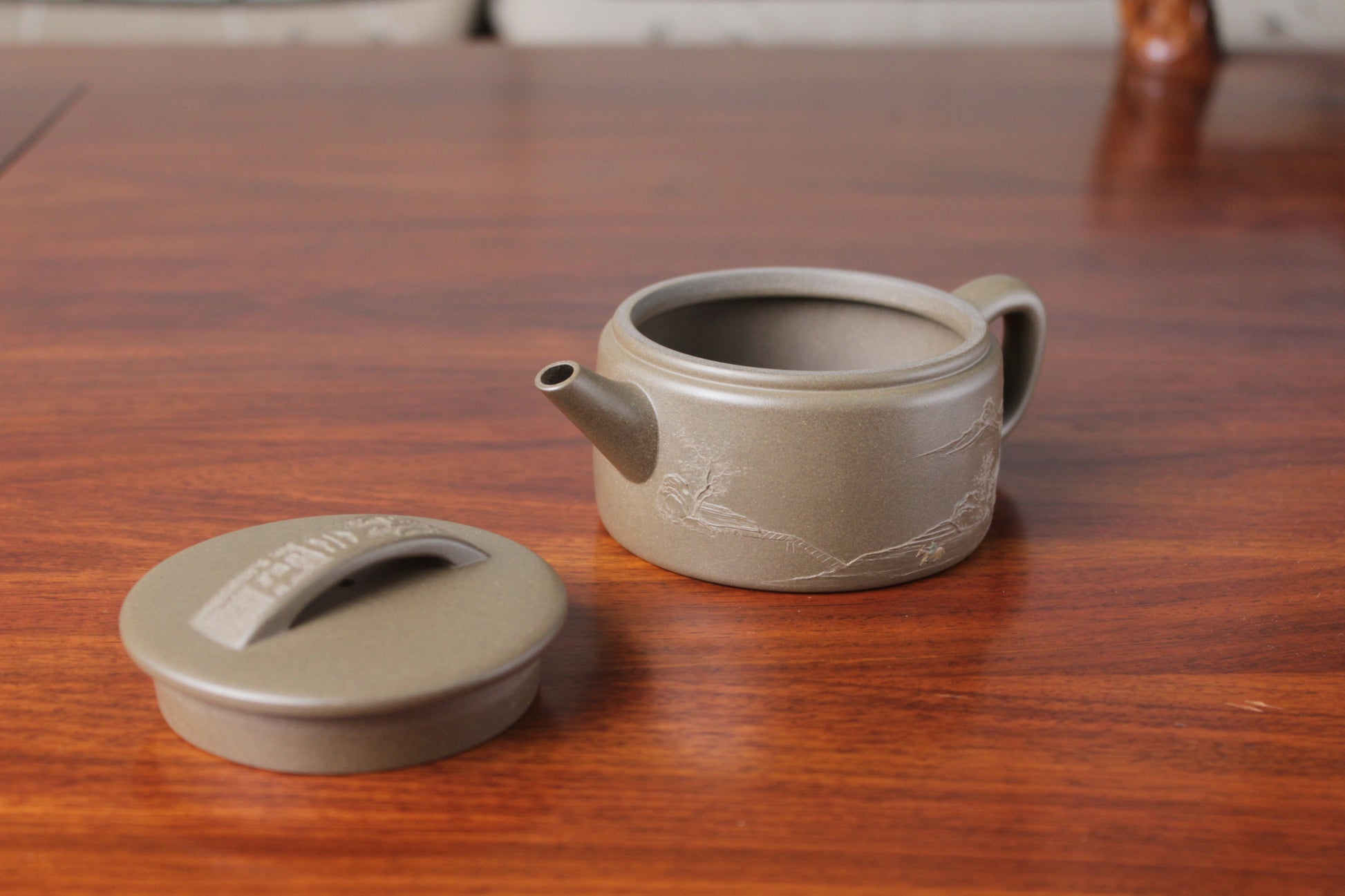 Right view of the Collectible teapot han wa