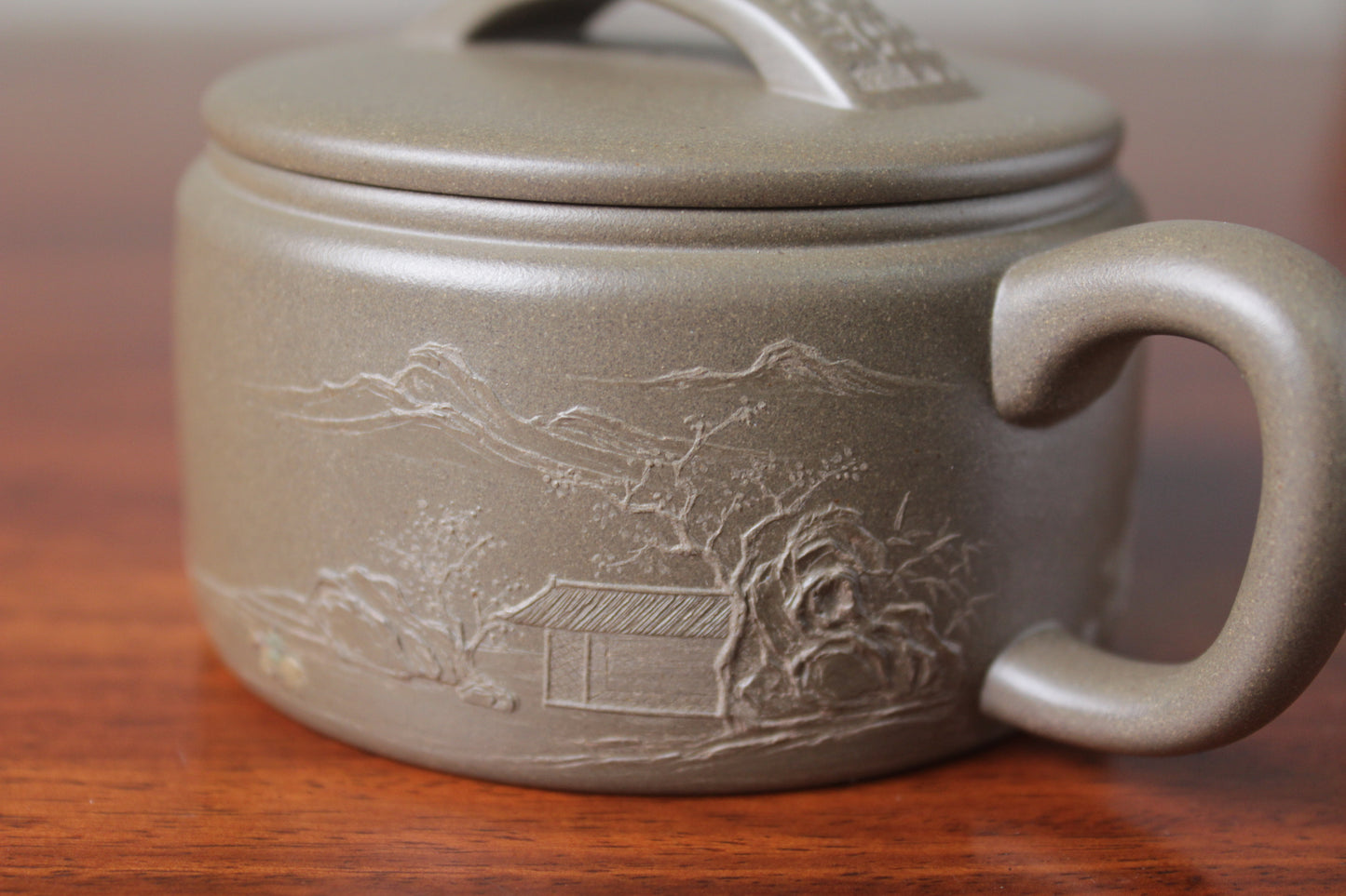 Pattern details of the collectible teapot han wa