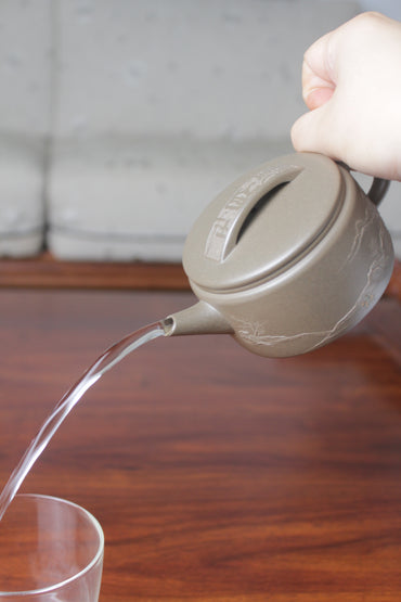 Pour of the Collectible teapot han wa