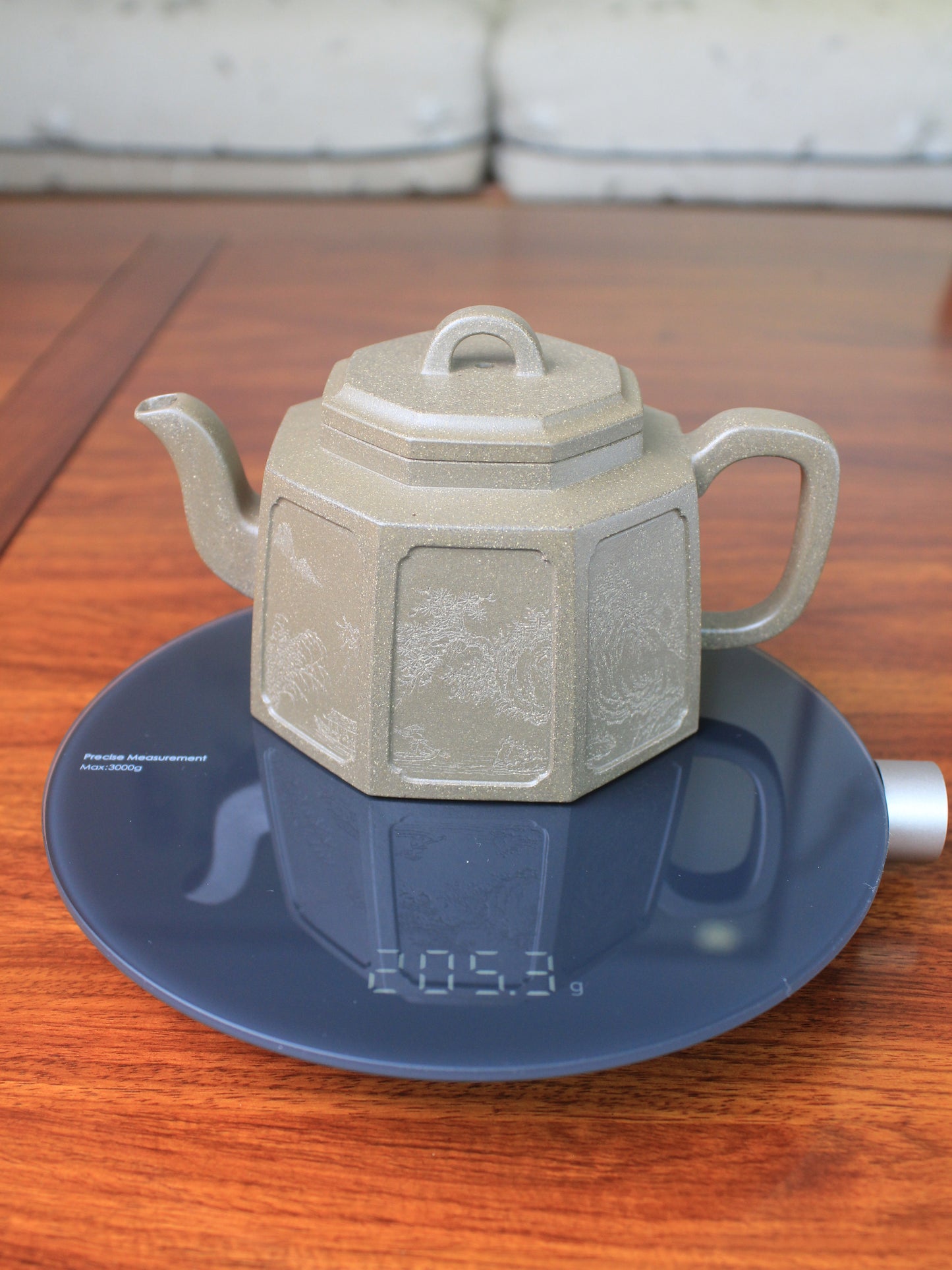 Weight of the collectible teapot named ba fang