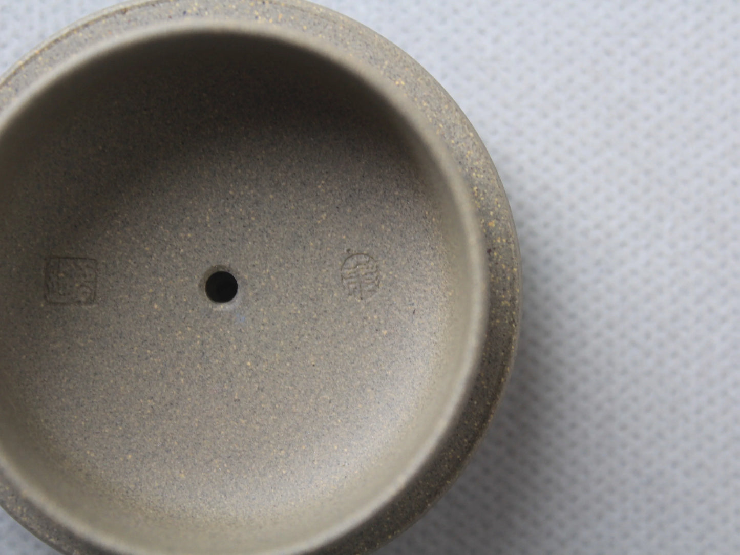 the teapot marks in the teapot lid
