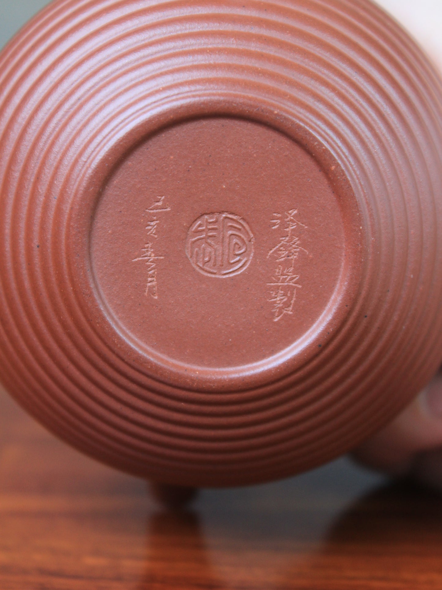 Bottom mark of the Collectible teapot