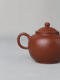 the handle of the collectible Ju Lunzhu teapot