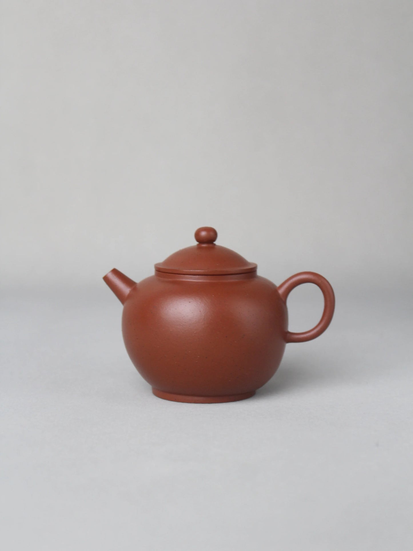 the front view of the collectible Ju Lunzhu teapot