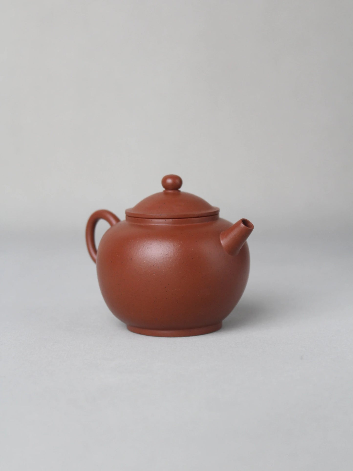 the right view of the collectible Ju Lunzhu teapot