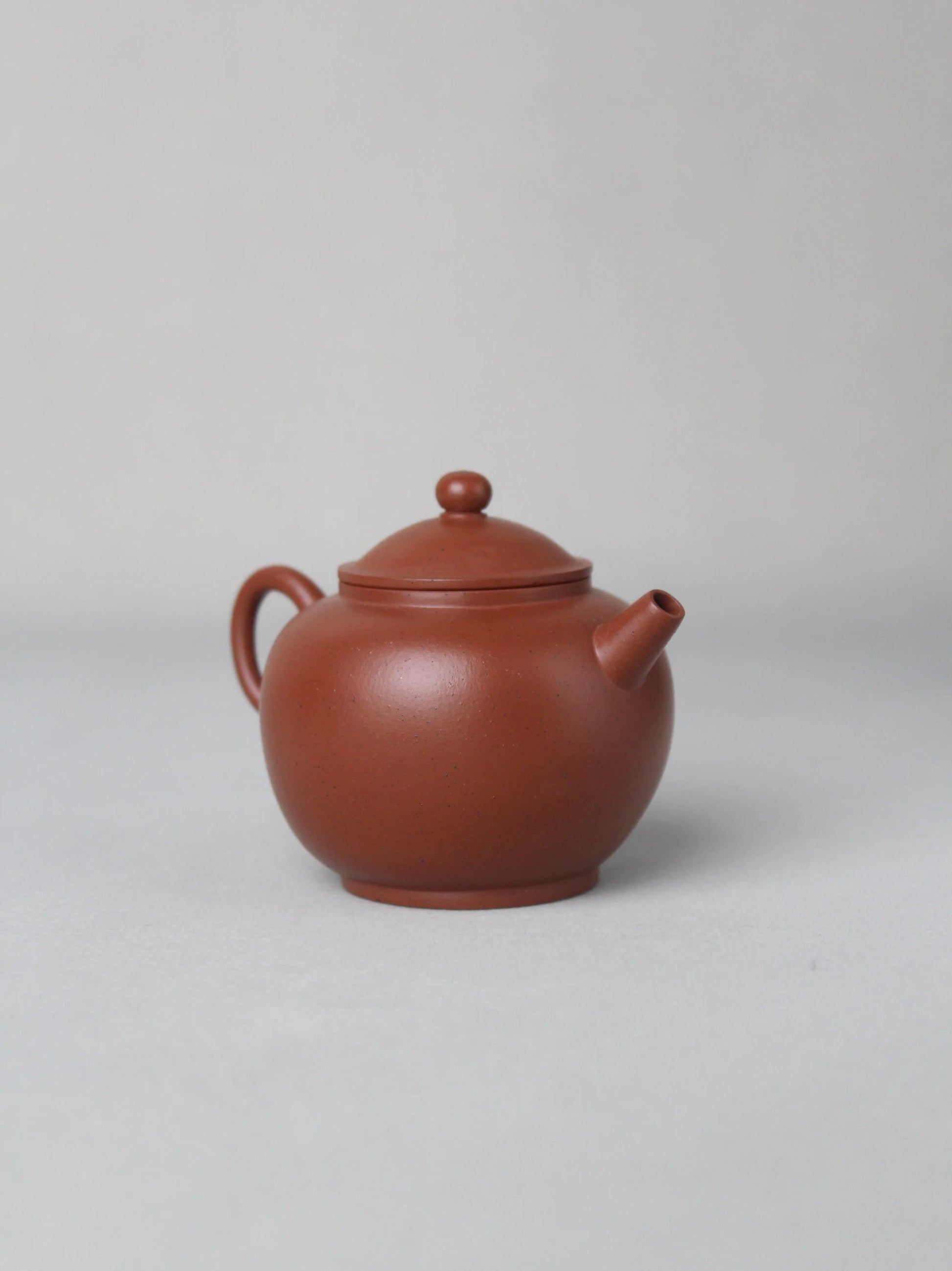 the right view of the collectible Ju Lunzhu teapot