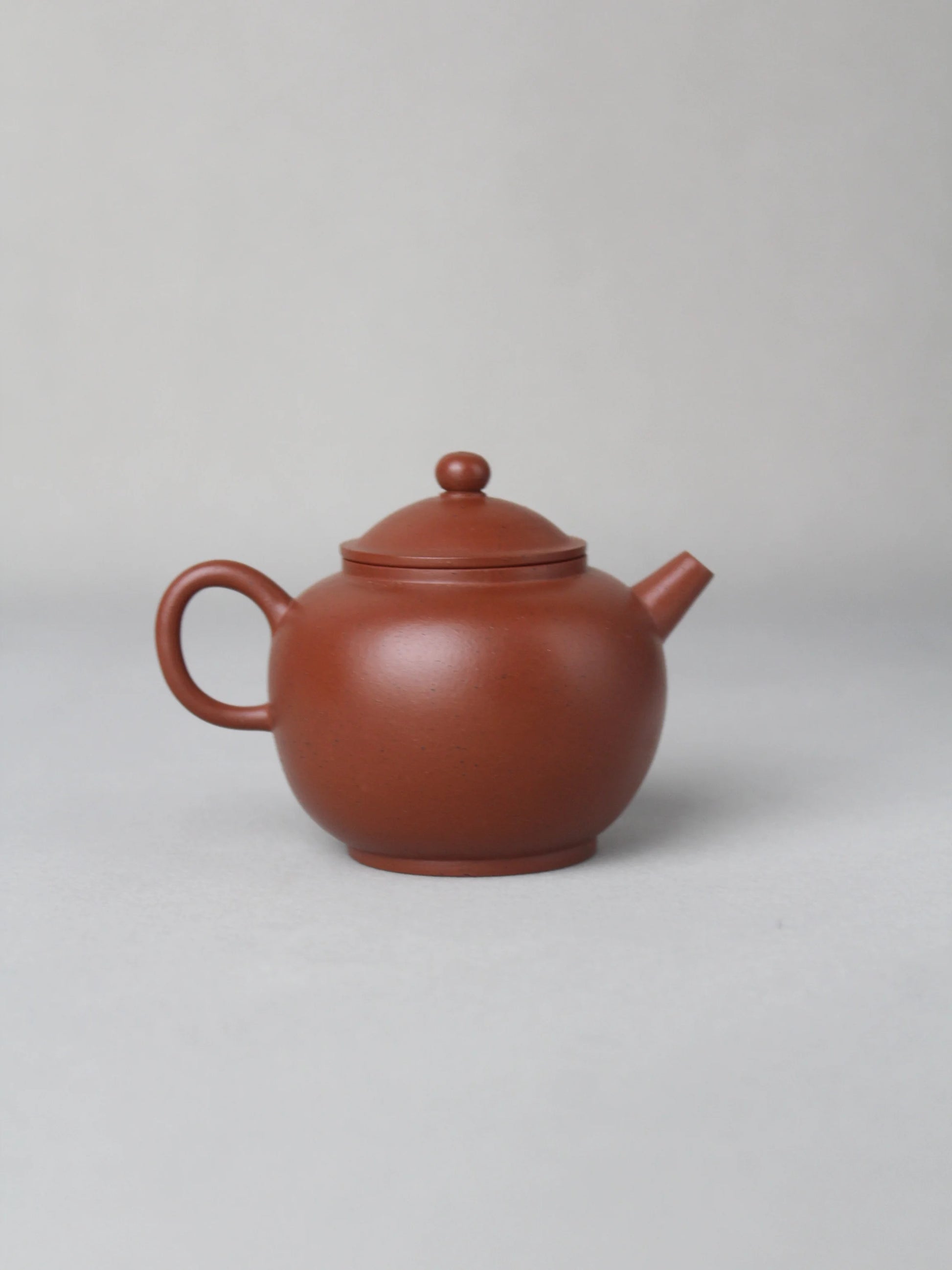 the back view of the collectible Ju Lunzhu teapot