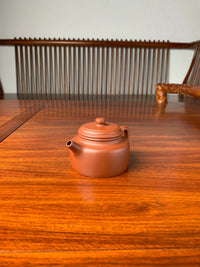collectible teapot with a minimalist design style de zhong right view