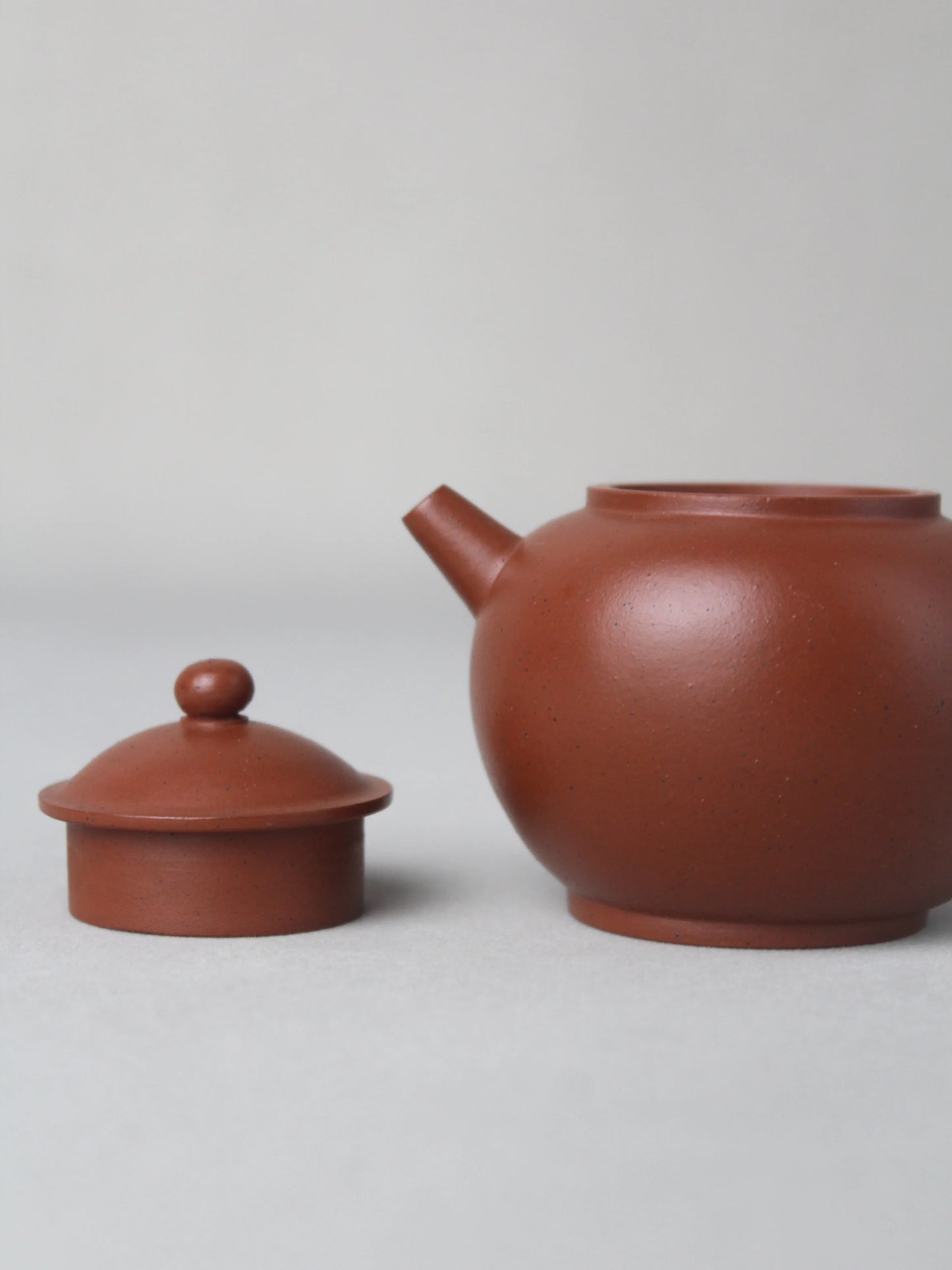 the lid of the collectible Ju Lunzhu teapot 