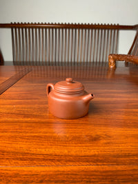 collectible teapot with a minimalist design style de zhong left view