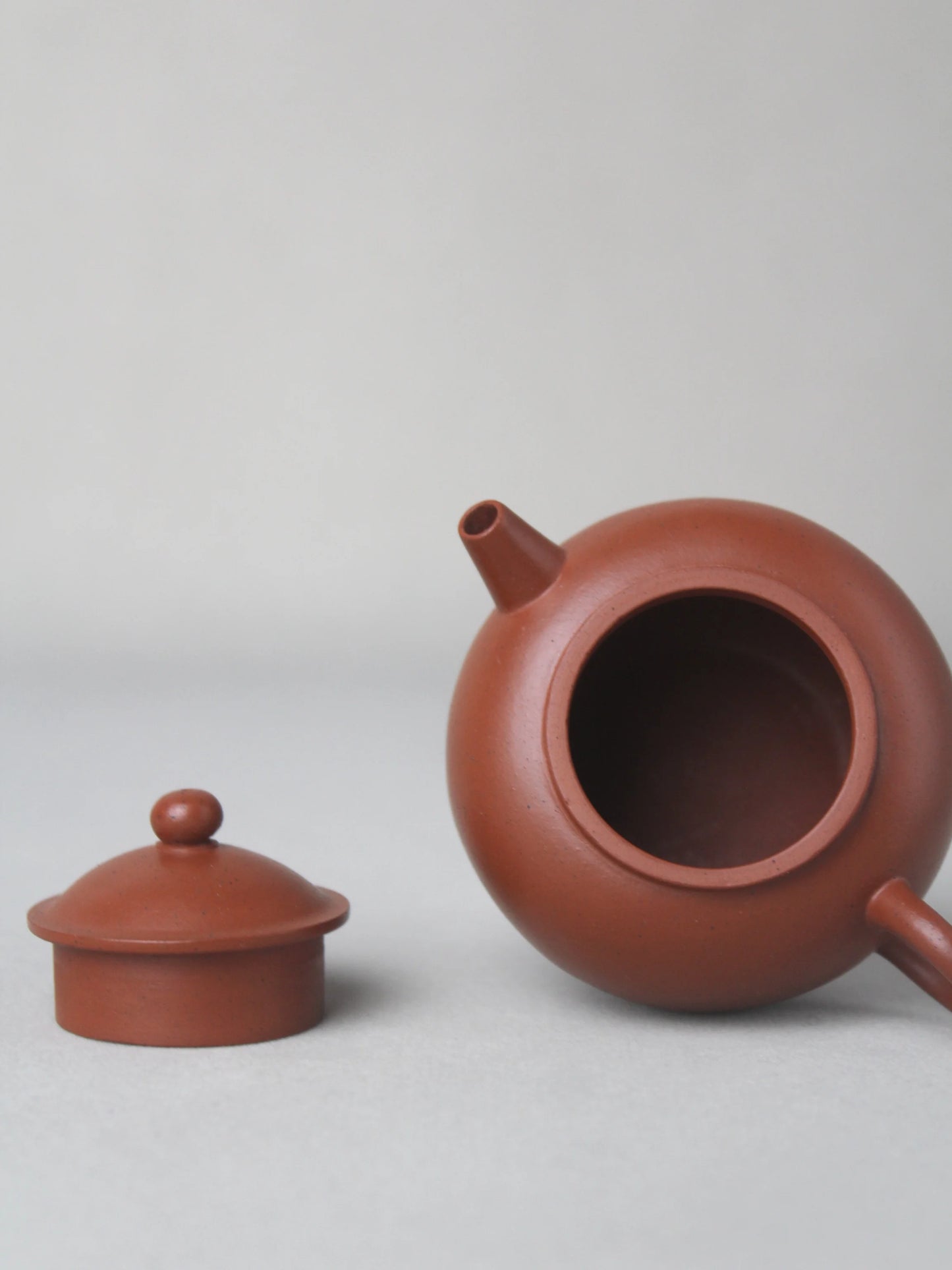 the mouth of the collectible Ju Lunzhu teapot