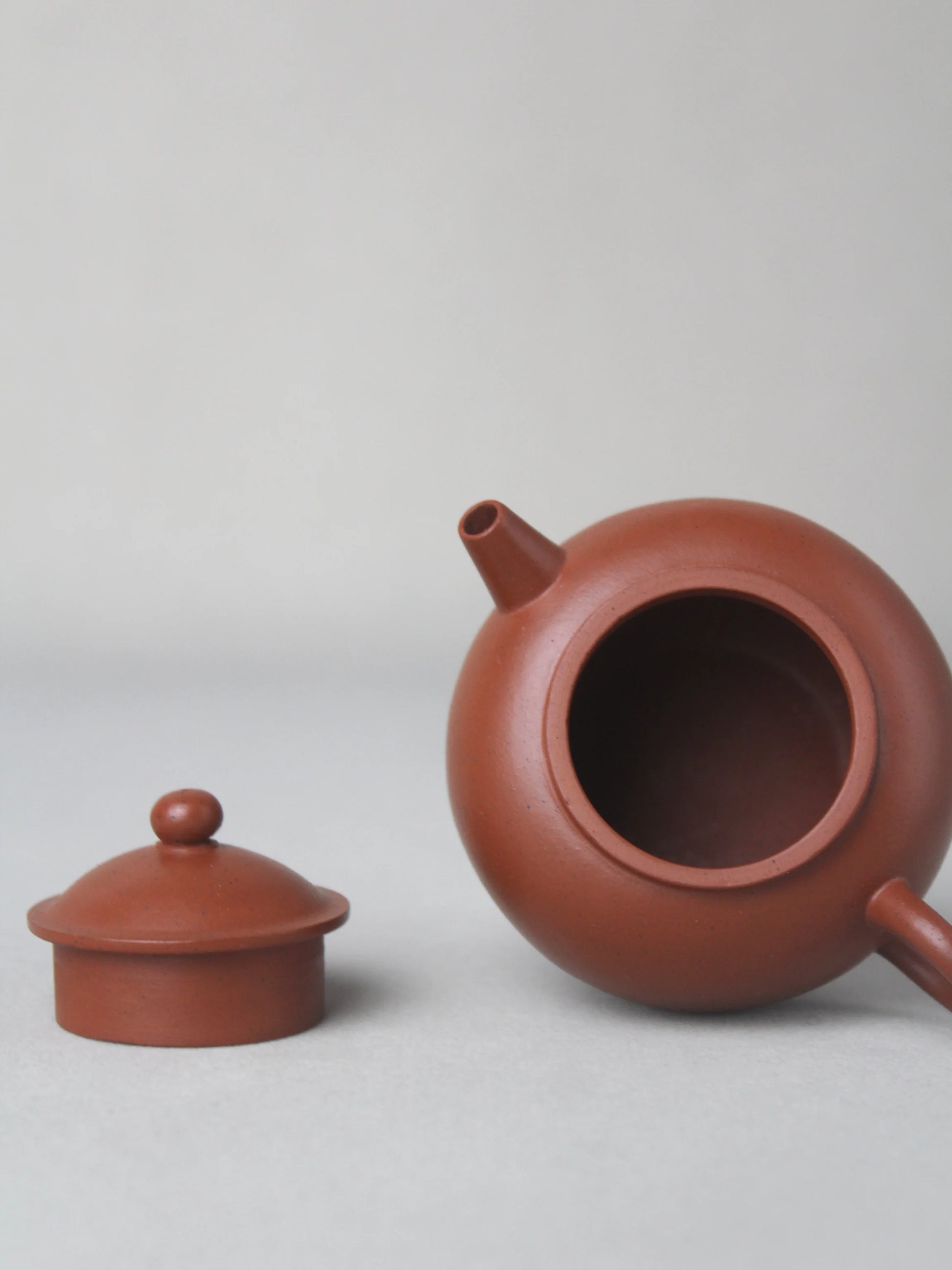the mouth of the collectible Ju Lunzhu teapot