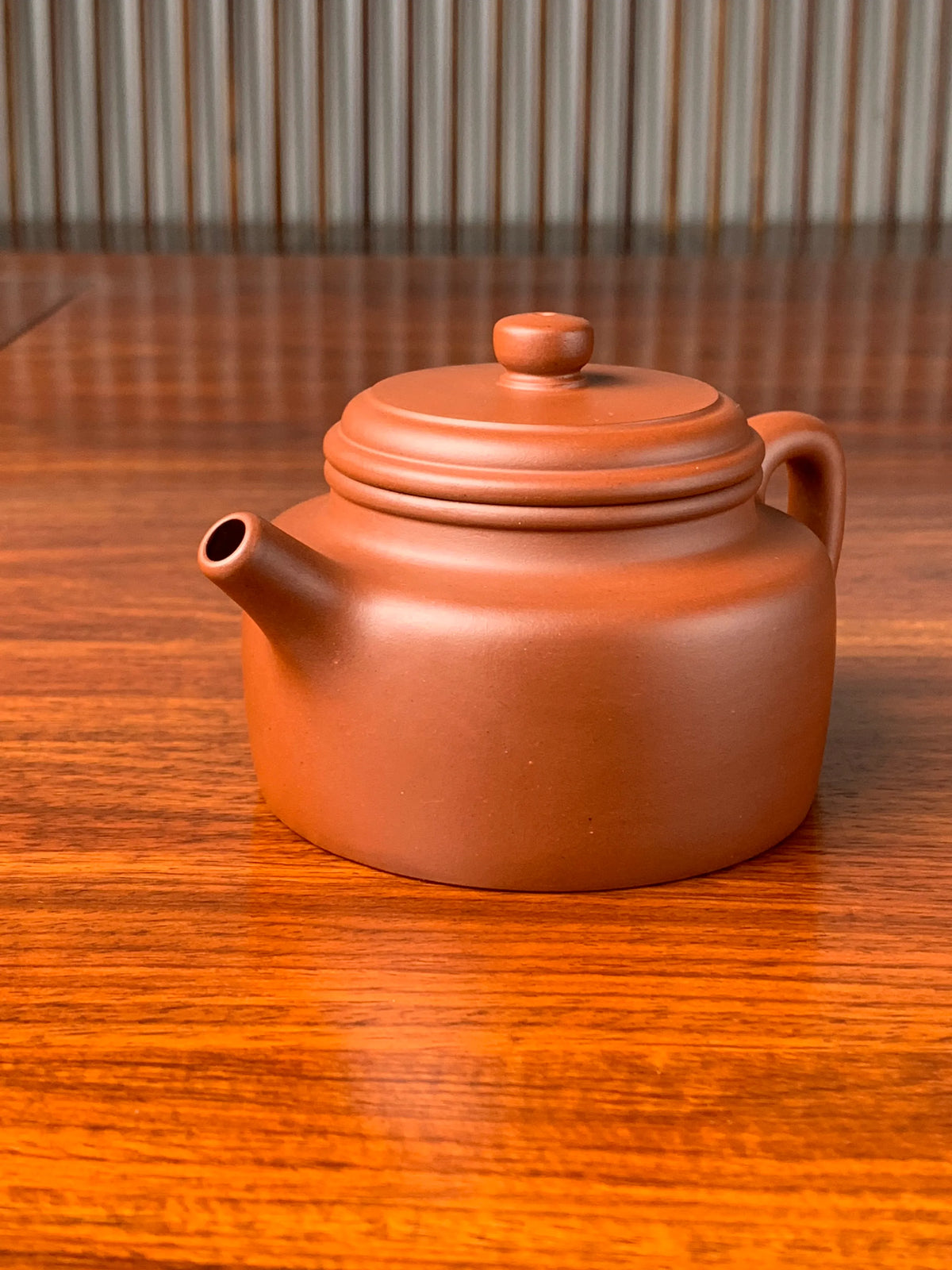 collectible teapot with a minimalist design style de zhong right view detail