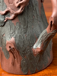 Details of the pine bark pattern on the teapot