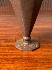Detail of the bottom of the flared vintage teacup