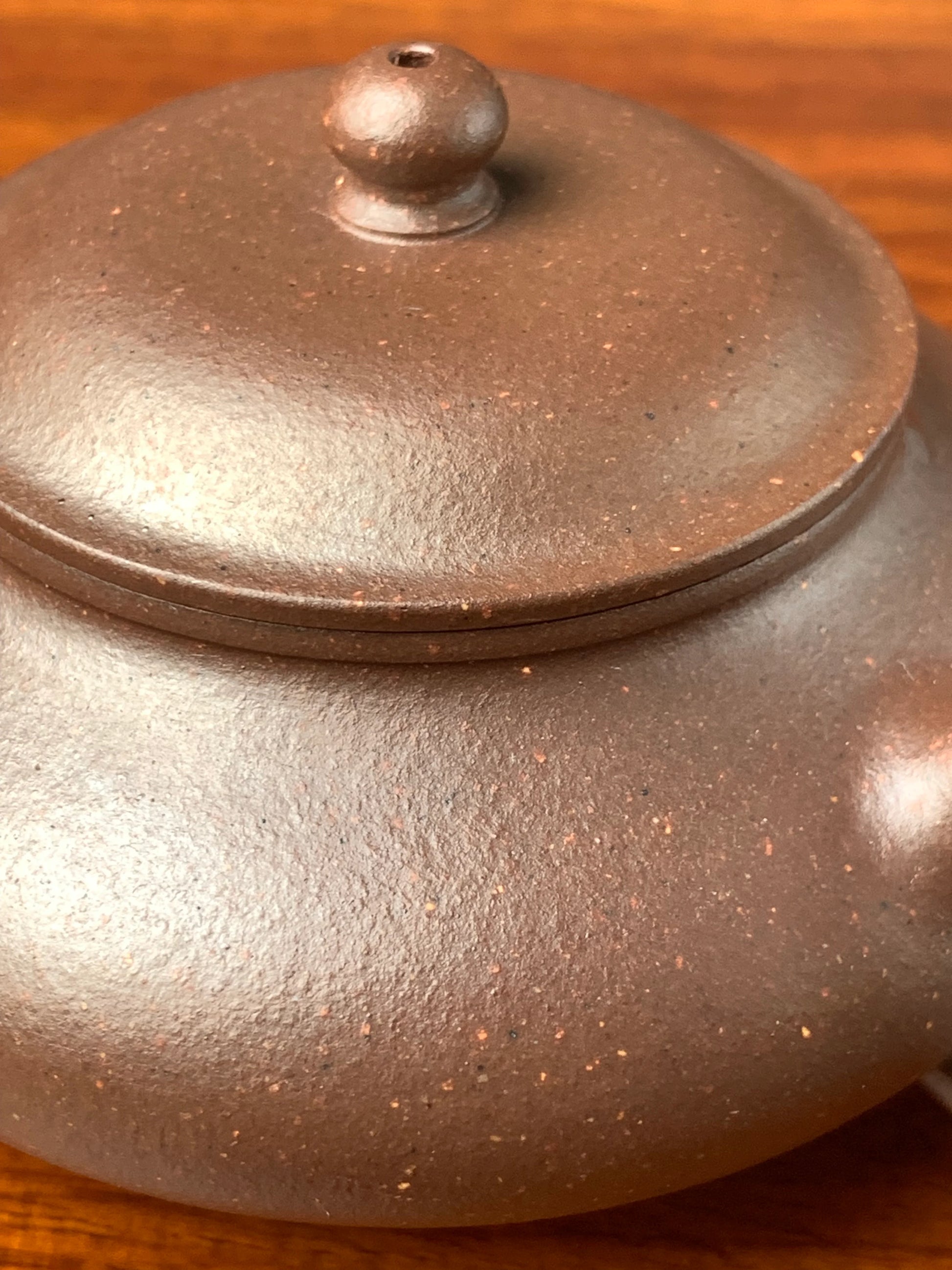 A close-up photo of the teapot, where you can clearly see the clay particles.