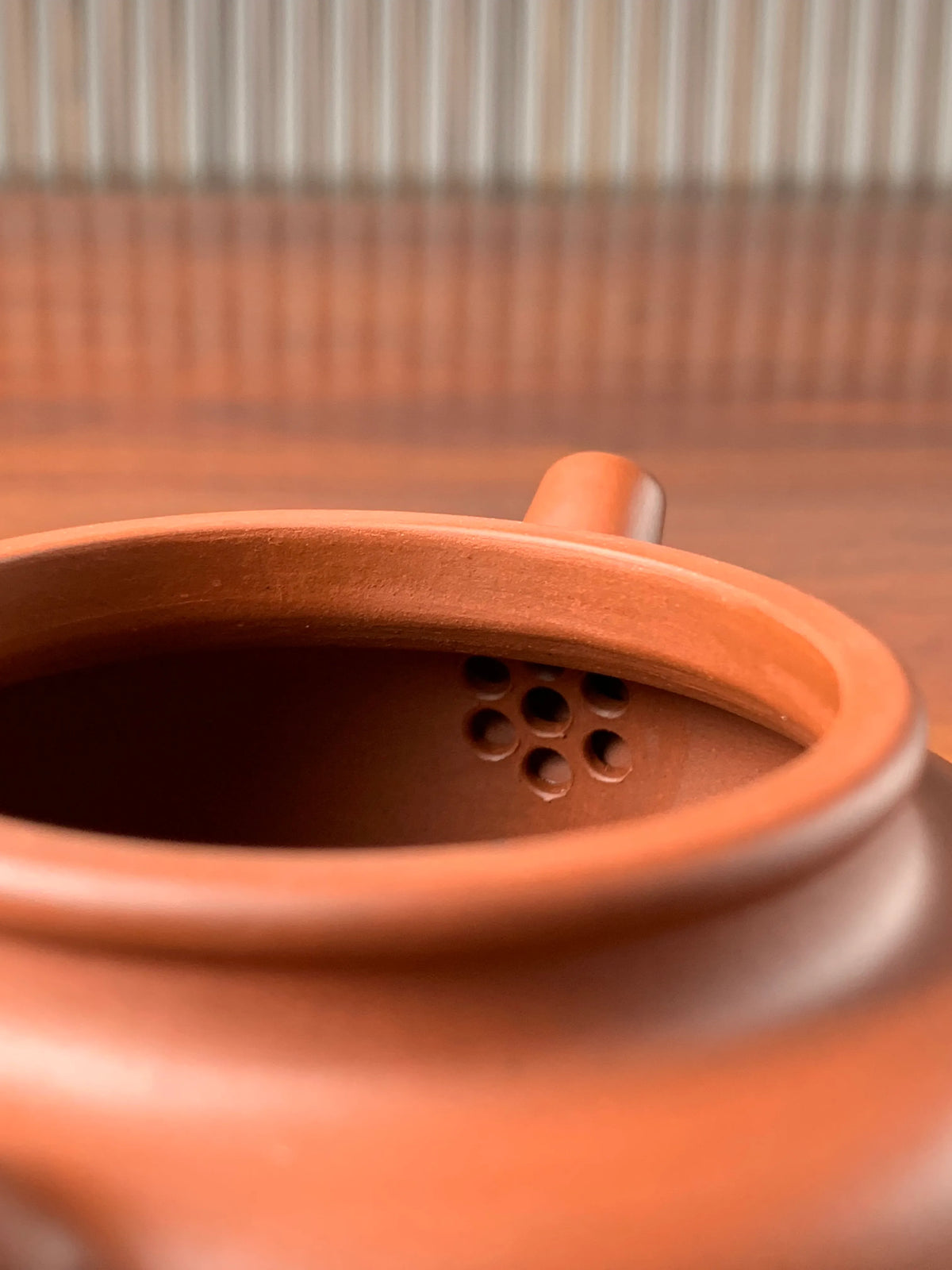 7 hole filter of the collectible teapot with a minimalist design style de zhong