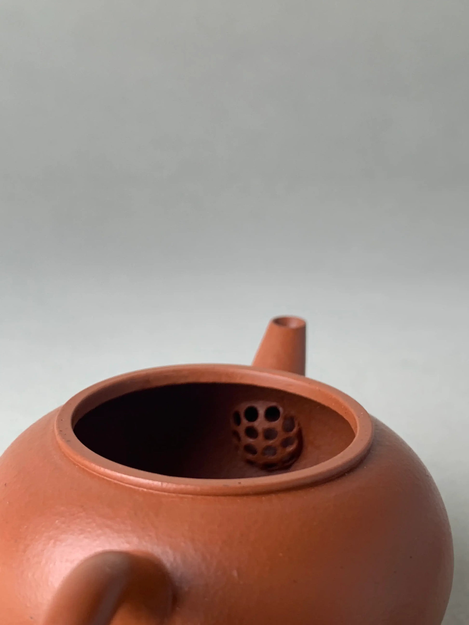 The filter of the small Yixing teapot is ball filter