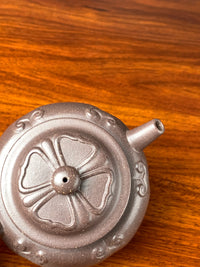 Artwork Yixing teapot Lotus Platform 180ml fully handmade