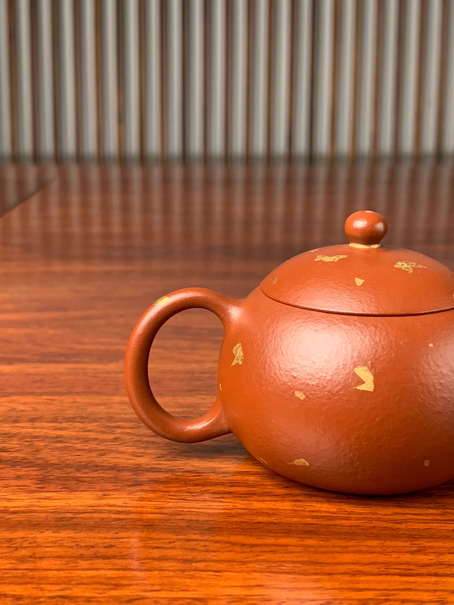 handle of the xishi yixing teapot