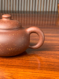 the handle of the yixing zisha clay teapot named you de