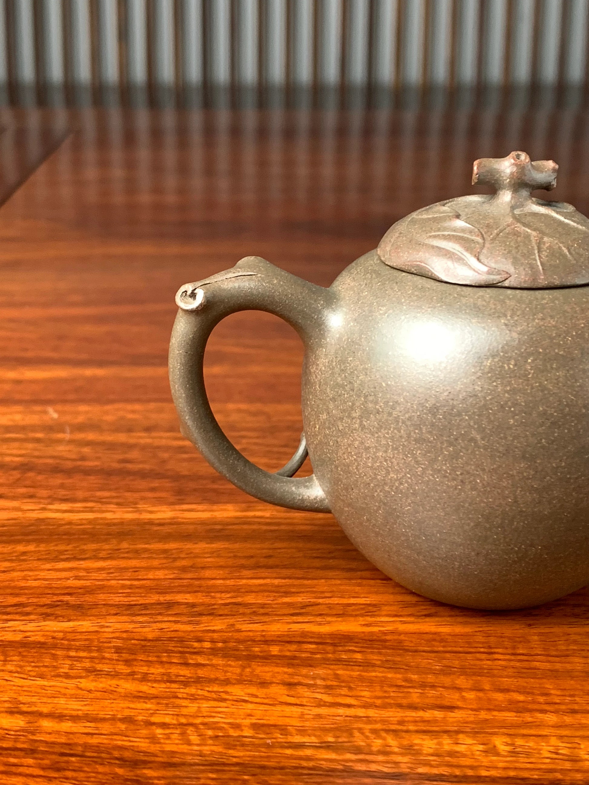 the handle of the yixing teapot handmade