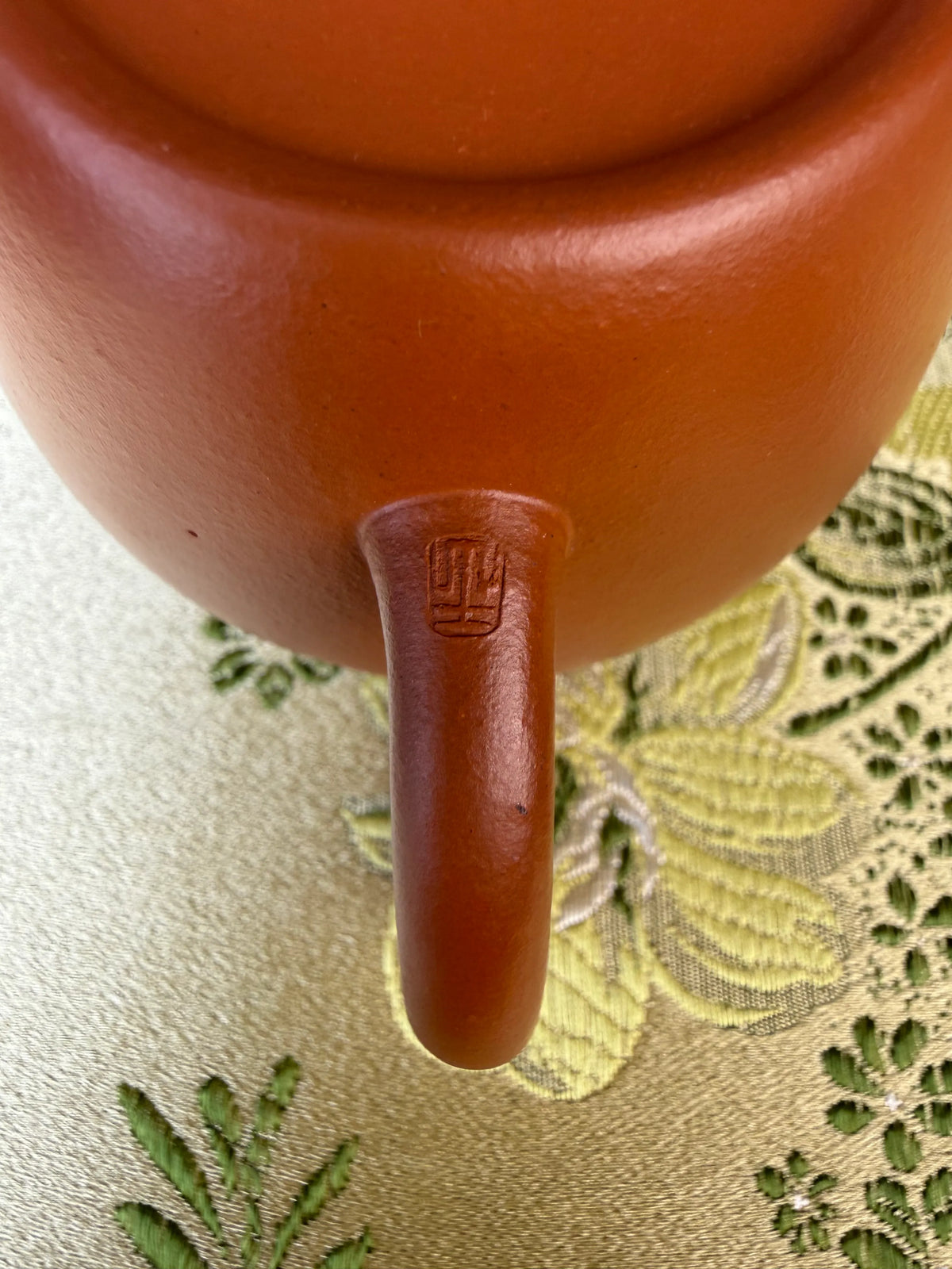 the teapot mark of potter on the handle