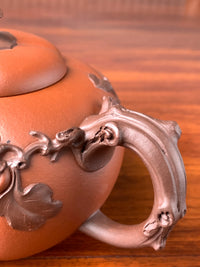 the handle of the art collection teapot named pumpkin