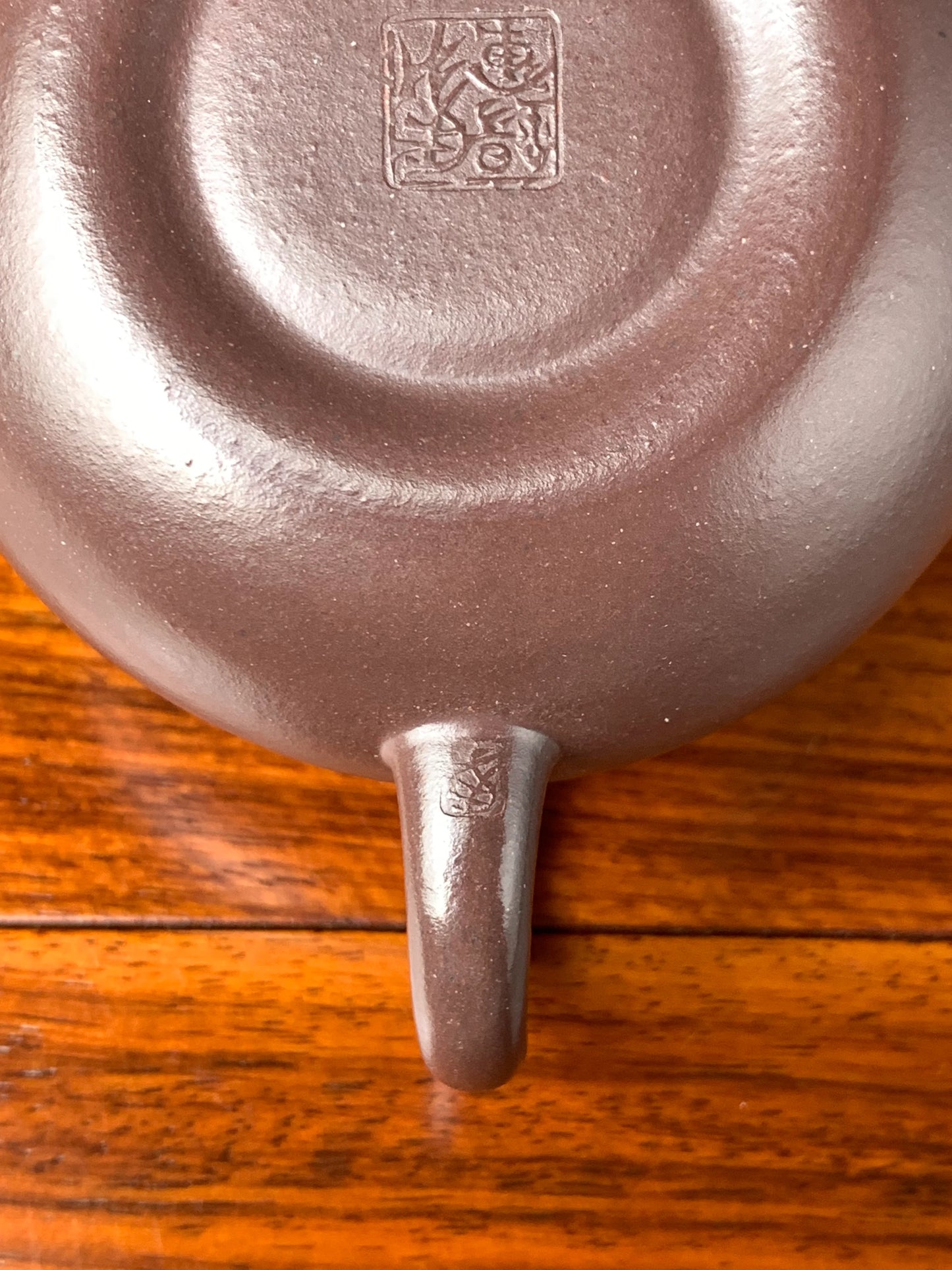Artist Ma's seal is on the teapot handle